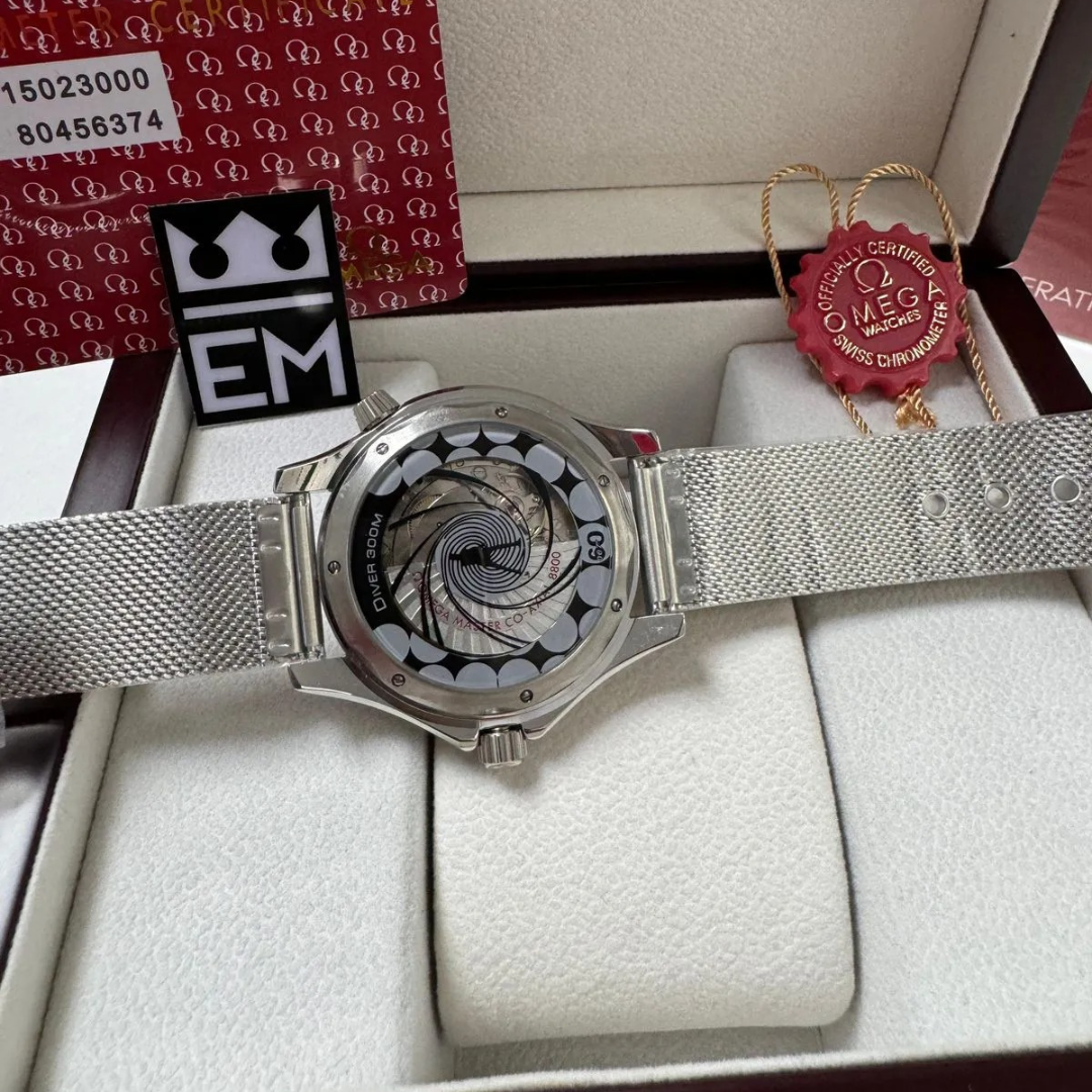Omega Seamaster “Diver 300M” – Blue/Mesh Bracelet